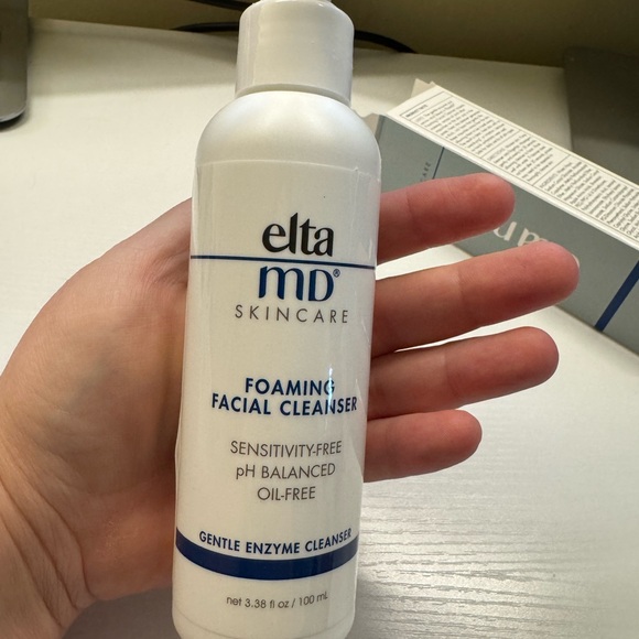 EltaMD Skincare Collection - White and Gray - Picture 12 of 12